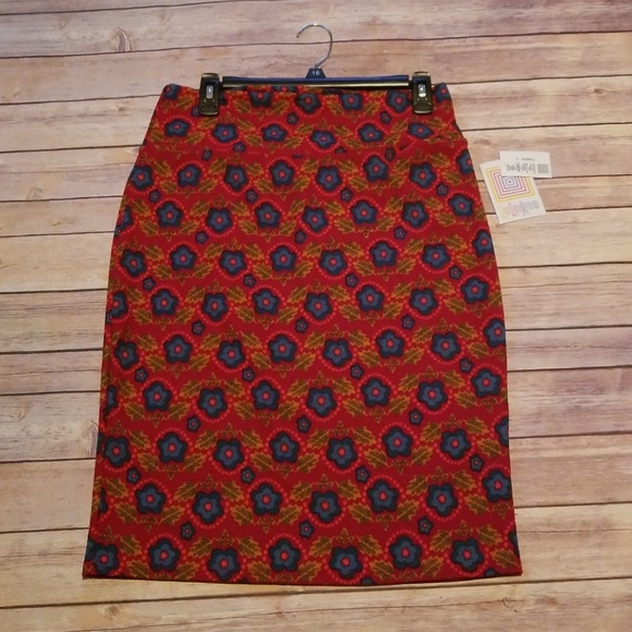 LuLaRoe Dresses & Skirts - Pretty red blue flower LuLaRoe L Cassie skirt